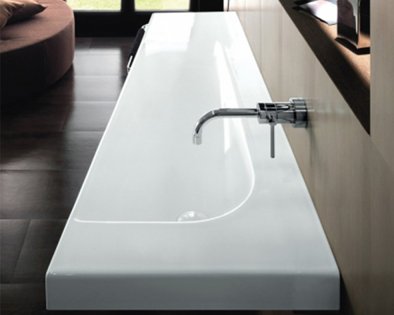 Раковина HATRIA GRANDANGOLO YXF601 подвесная или на тумбу с одним отверстием с переливом цвет белый